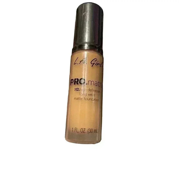 LA Girl Pro Matte High Definition Long Wear Matte Foundation GLM677 Soft Honey - Picture 1 of 2